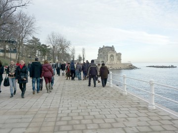 Temperaturile de primăvară i-au scos pe constănţeni din casă